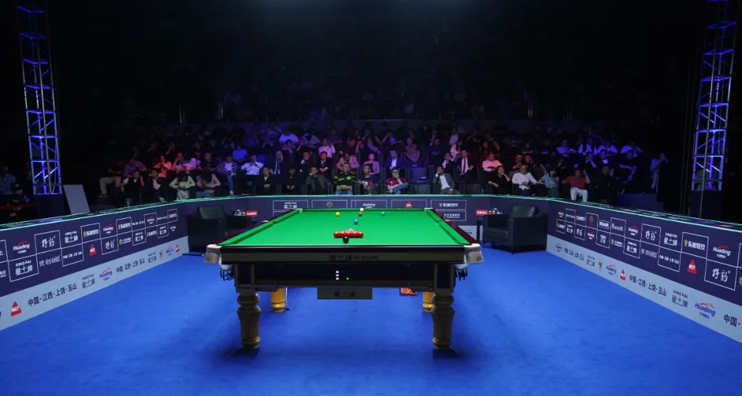 International professional snooker arena using a XINGPAI table